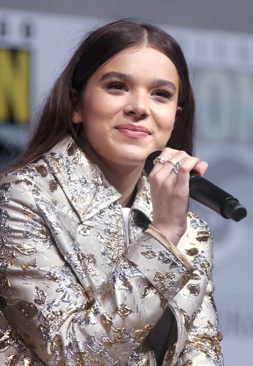 Hailee Steinfeld portrait
