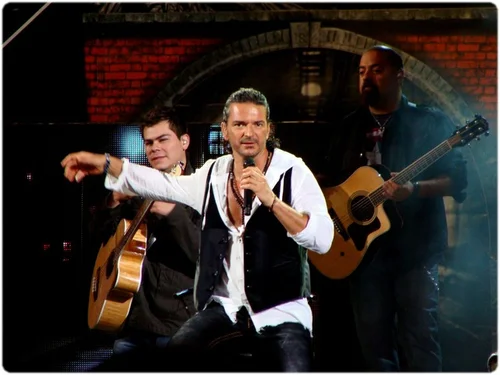 Ricardo Arjona portrait